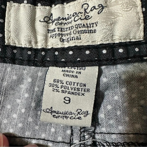American Rag women's size 9 black shorts with white polka dots - Picture 3 of 3